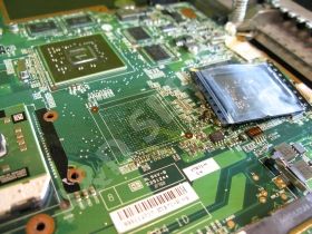 A&D Serwis naprawa notebooków Fujitsu Siemens, przygotowanie komponentu BGA do montażu.